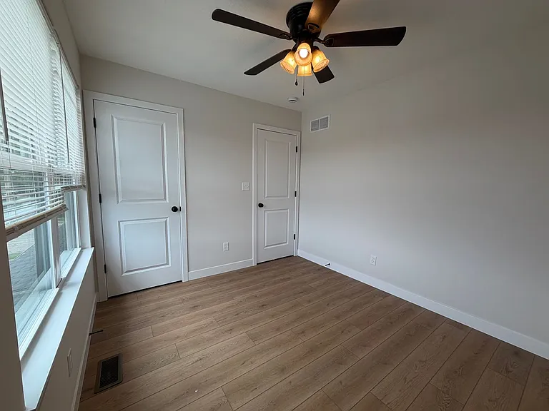 501-503 Hickman Ave — Photo 11