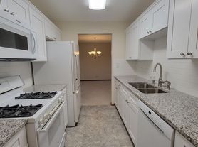 300 Thames Pkwy, Park Ridge, IL