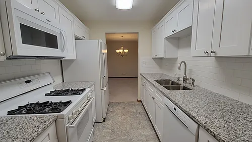 300 Thames Pkwy #2C Photo 1