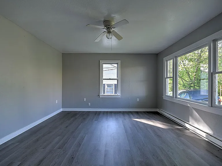 304 N Hardin St — Photo 17