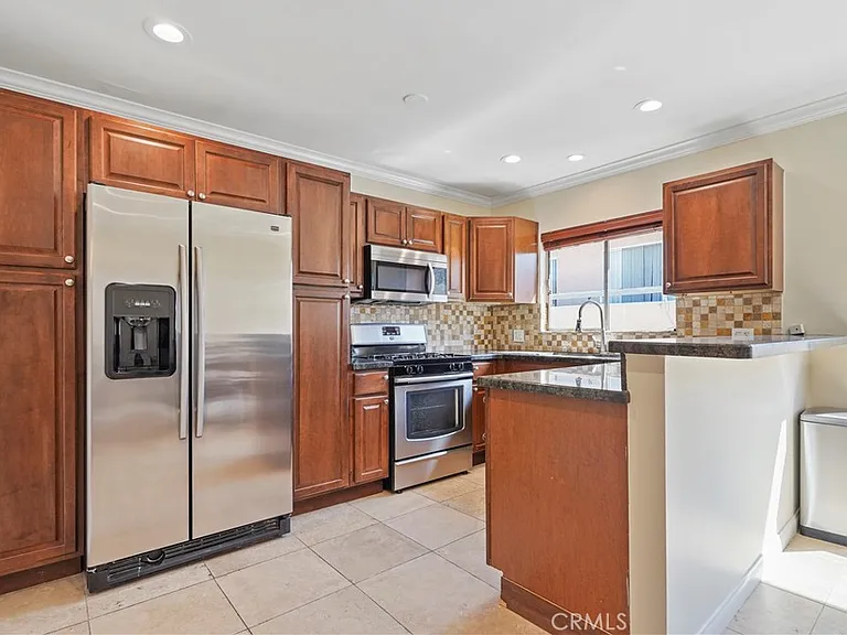 15457 Moorpark St #5 — Photo 3