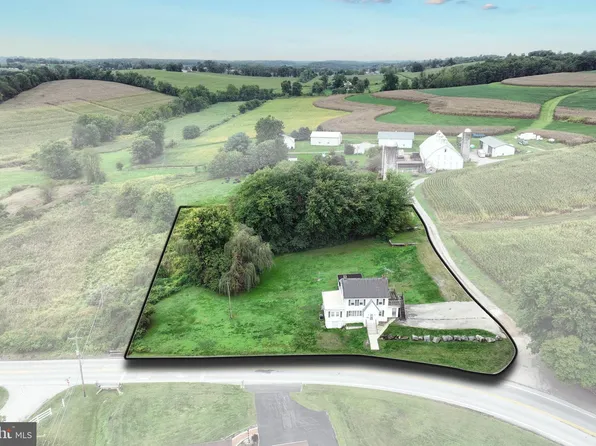 4697 Green Valley Rd, Seven Valleys, PA 17360