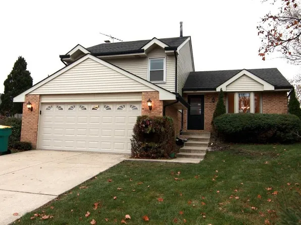 427 Beechwood Dr, Westmont, IL 60559