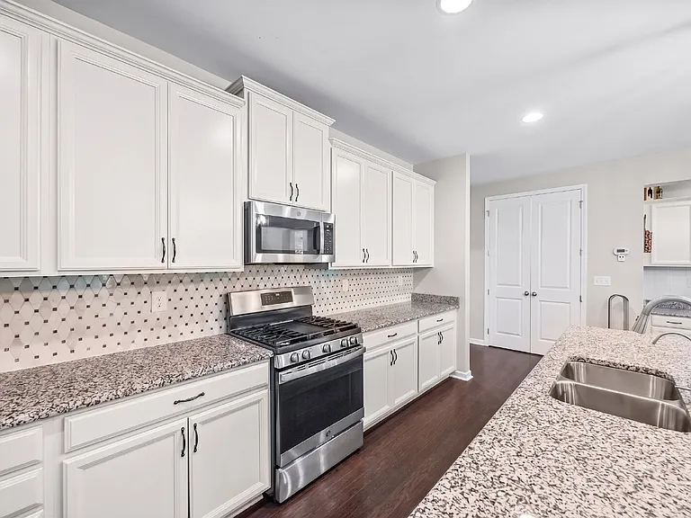 2687 Suffolk Pl — Photo 9