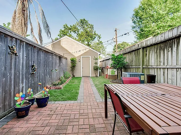 930 Rutland St — Photo 22