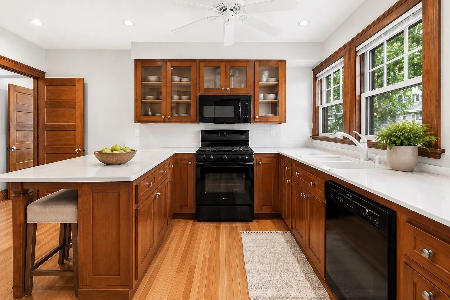 3 bed, 1700 sqft, $3,500 — Photo 4