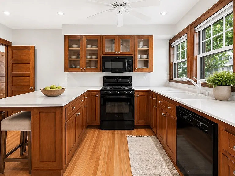 303 Washington St #1 — Photo 4