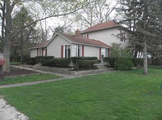 9555 Saratoga Rd, Morris, IL 60450