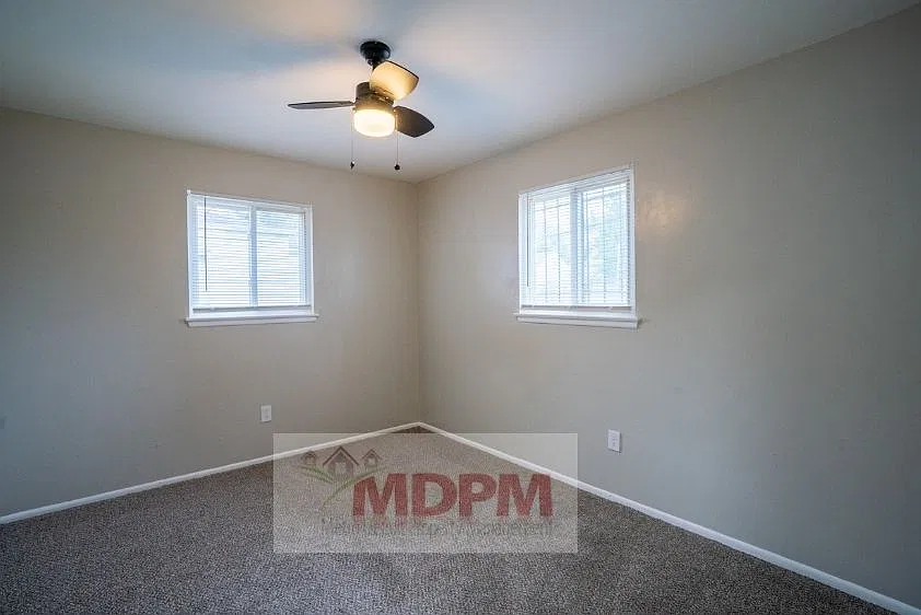 3 bed, 1011 sqft, $1,325 — Photo 3