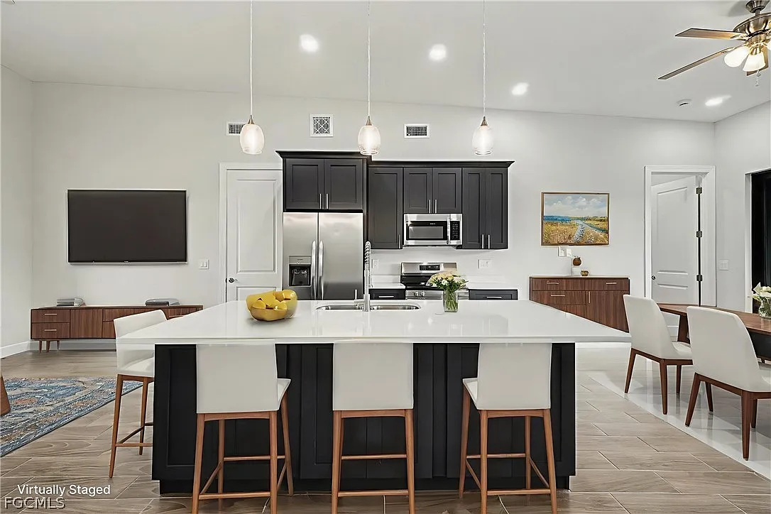 3 bed, 2.0 bath, 1312 sqft, $1,900 — Photo 3