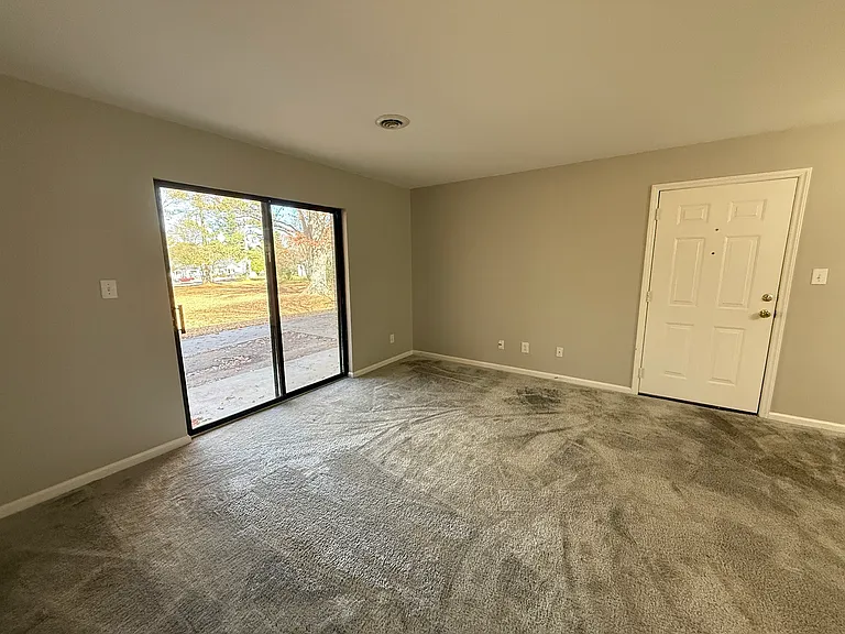 1630B Oxford Rd #B — Photo 12