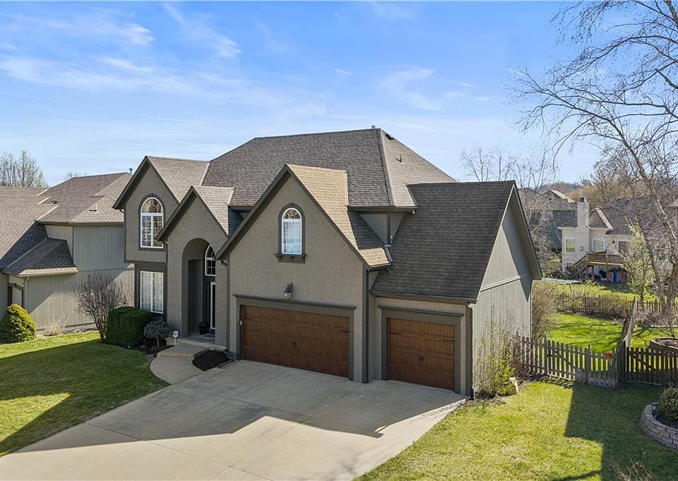1st image of 5929 NE Hidden Valley Dr