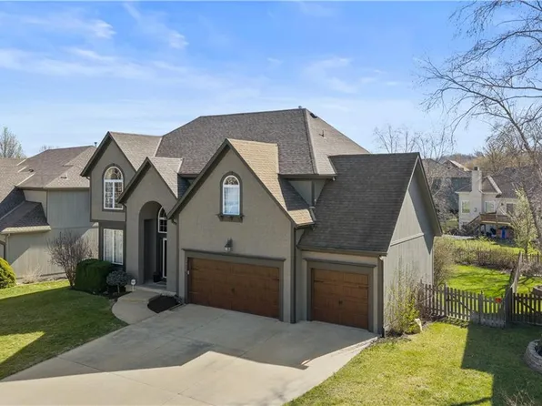 5929 NE Hidden Valley Dr, Lees Summit, MO 64064