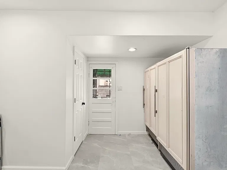 1819 W 3rd St #FULLHOUSE — Photo 5