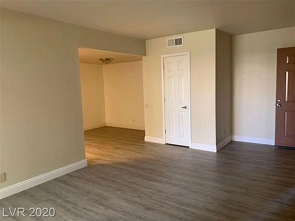 3rd image of 4954 River Glen Dr Unit 121