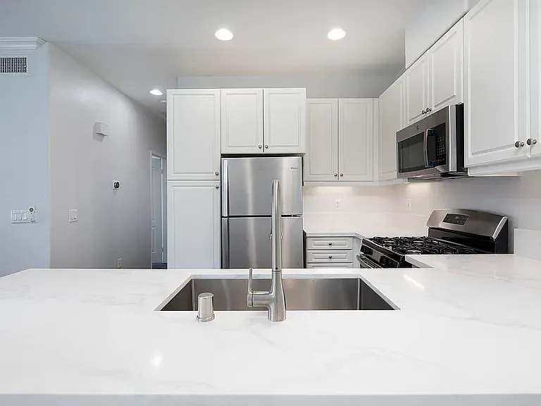 Creek View Condominiums — Photo 39