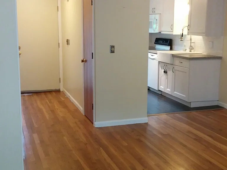 32 Webster Ct — Photo 7