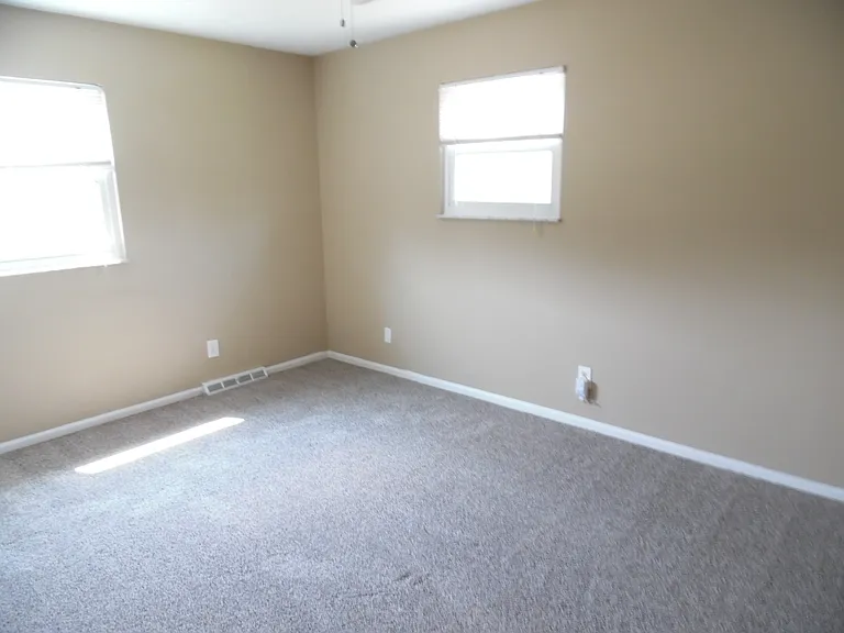 8760 Ashbrook Dr — Photo 24
