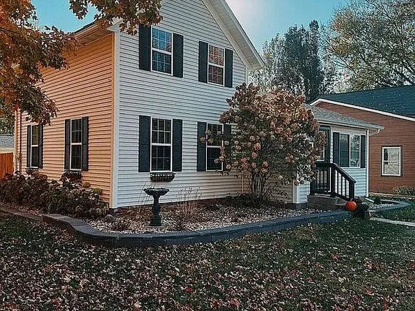 105 W Farnham St, Sheffield, IL 61361