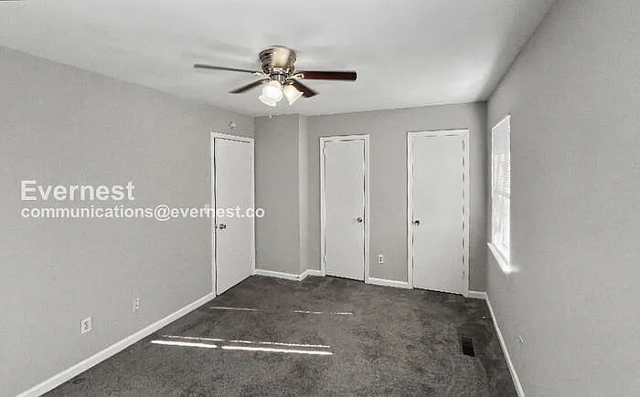 2463 Hampstead Dr — Photo 10