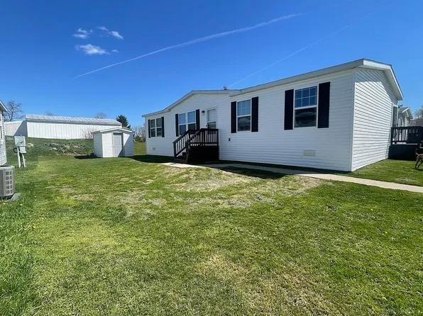 1058 Cambry Cir, Grass Lake, MI 49240