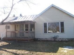 443 Mill St, Manawa, WI 54949