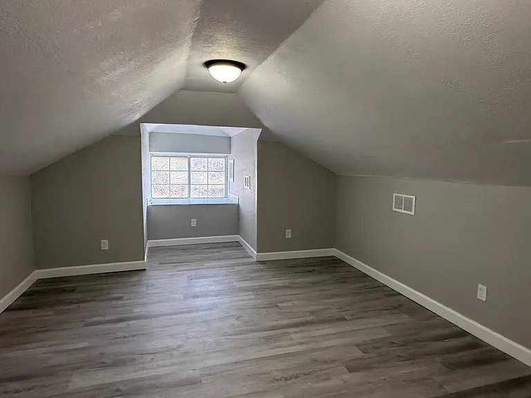 1523 Canton St — Photo 11
