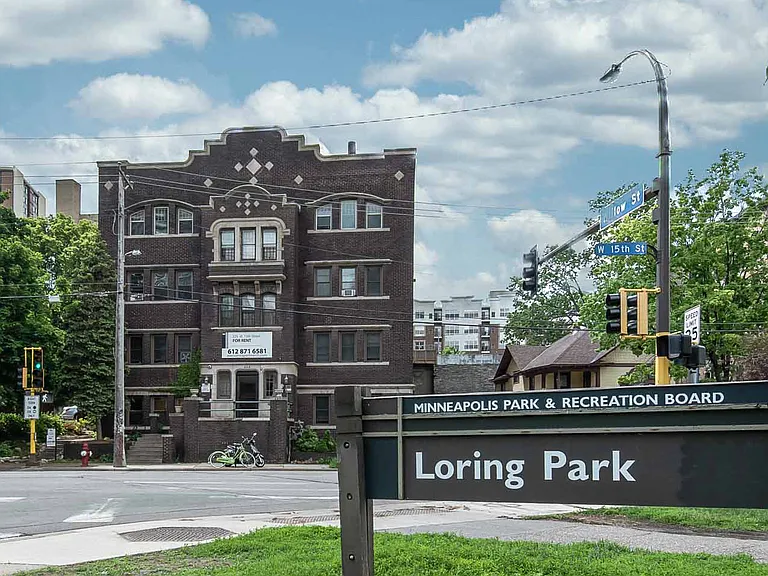 225 Place Apartments — Photo 23