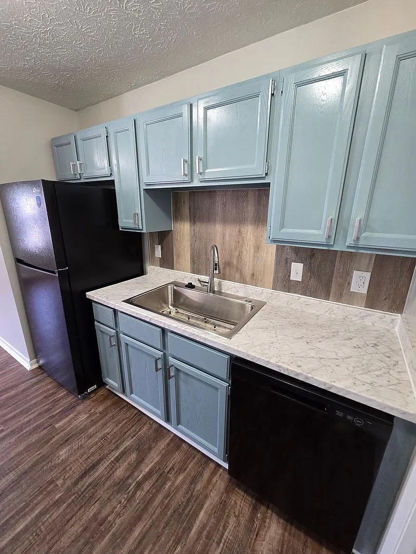 Castle Terrace Apartments — Photo 3