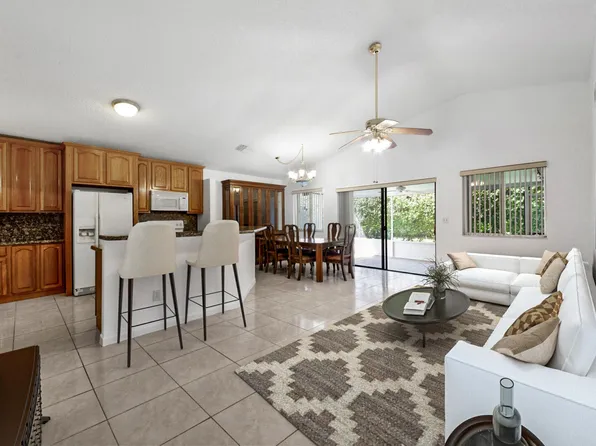 25 Hawthorne Lane, Boynton Beach, FL 33426