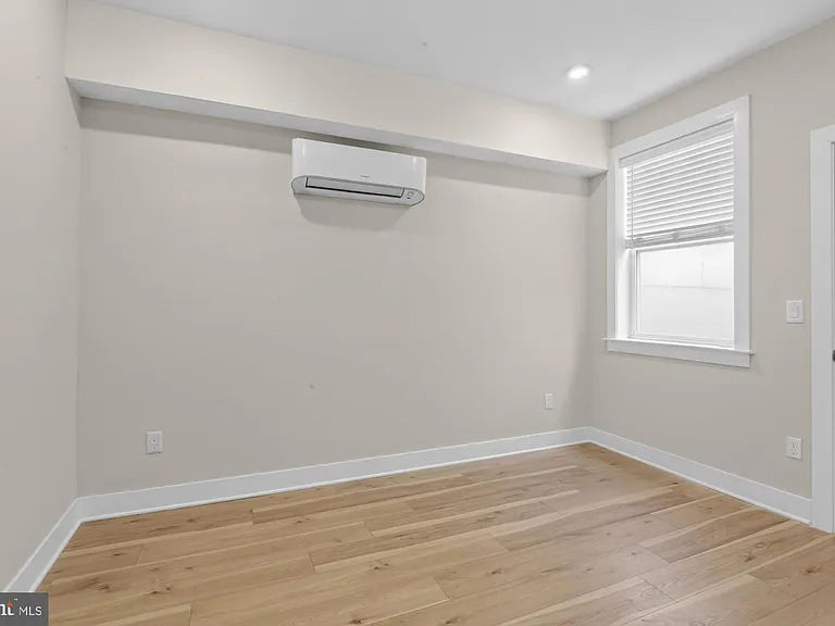 5230 Walnut St #2F — Photo 9
