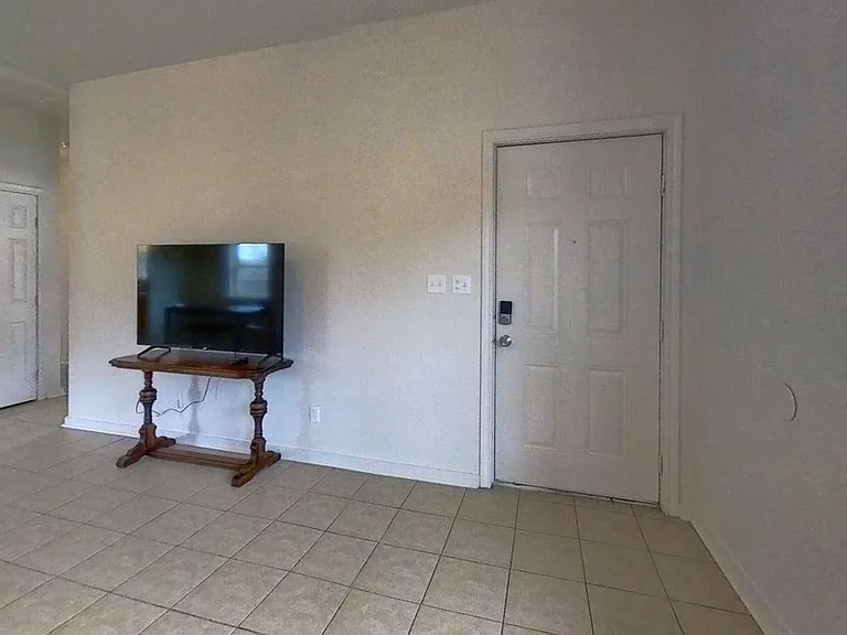 615 W Martin Luther King Dr #1 — Photo 22