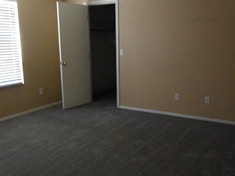 910 E Beth Dr — Photo 8