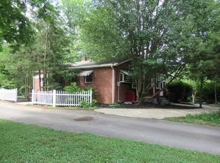 22 Swallow Ln, Franklin, NC 28734