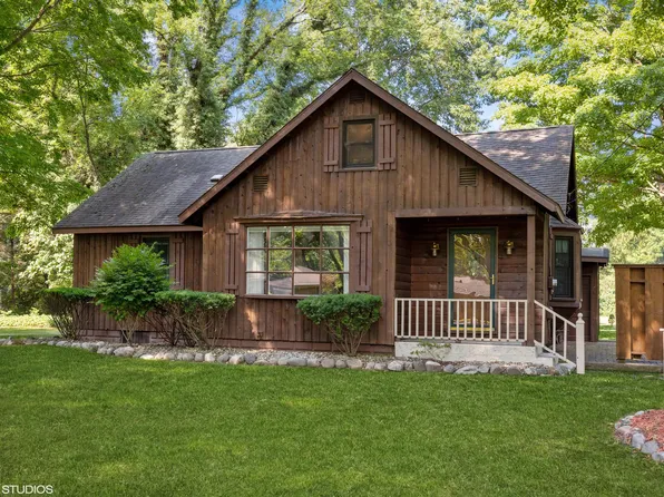 4716 Paw Paw Lake Rd, Coloma, MI 49038
