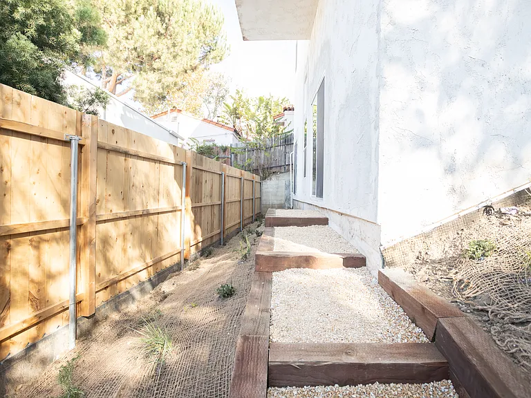 2210 3/4 Echo Park Ave — Photo 32