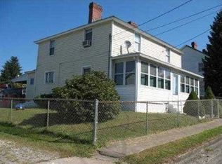 109 Frogtown Rd, Mc Clellandtown, PA 15458