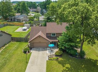 10917 Oak Wind Ct, Fort Wayne, IN