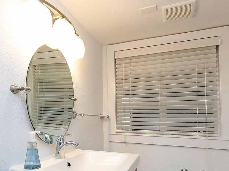 2nd full bath to second bedroom