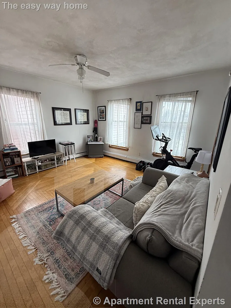 Building Photo - 585 Somerville Ave #2A
