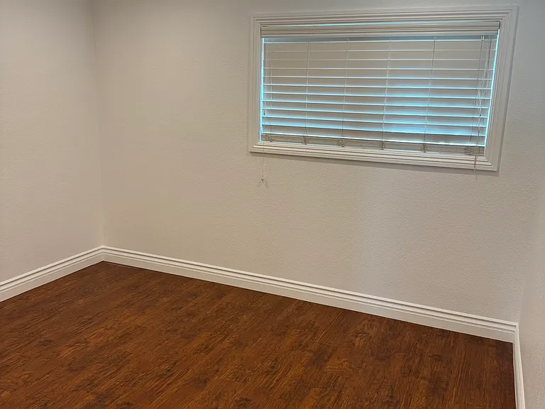 8672 Rathburn Ave — Photo 13