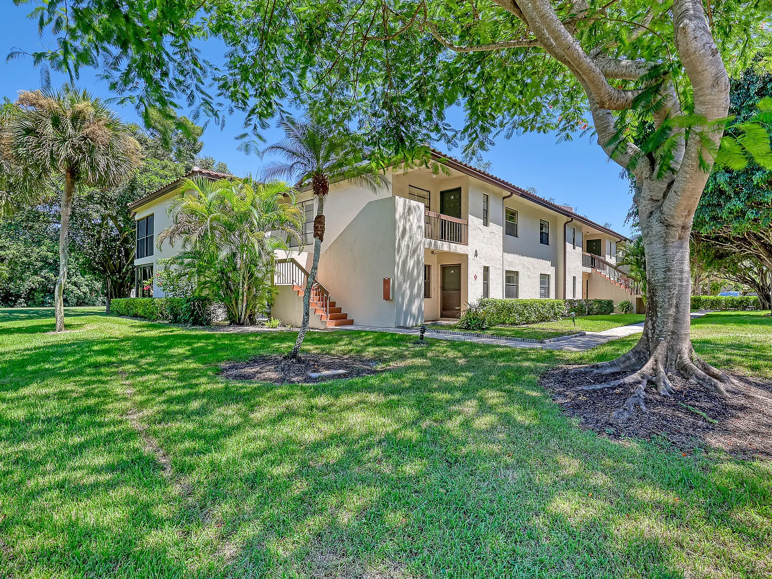 2 bed, 2.0 bath, 1216 sqft, $2,200 — Photo 3