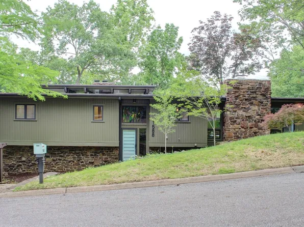 1588 N Tanglebriar Ln, Fayetteville, AR 72701