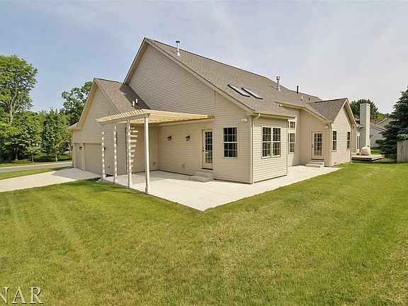 2nd image of 1501 Sweetbriar Dr