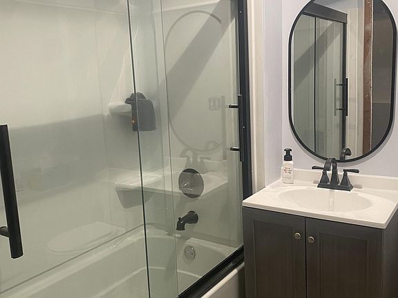 Bathtub with deep soaking tub