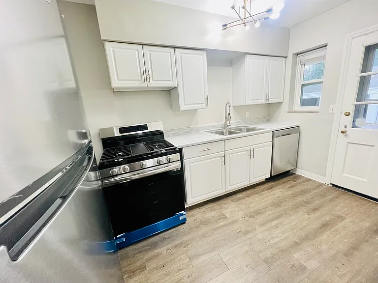 1571 Waltham Rd — Photo 3