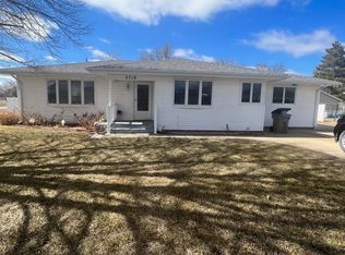 2716 20th Ave, Central City, NE 68826