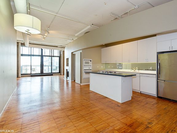 2nd image of 728 W Jackson Blvd APT 904