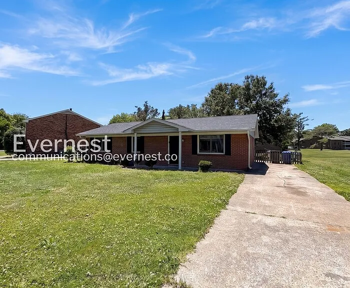 409 Alexander Dr — Photo 3