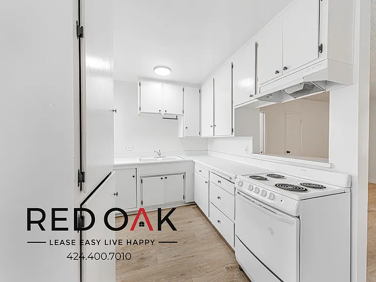 915 Mount Olive Dr #1 — Photo 2